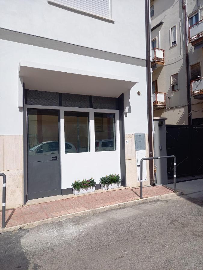 Art Deco City Center Near The Beach! Terracina Bagian luar foto
