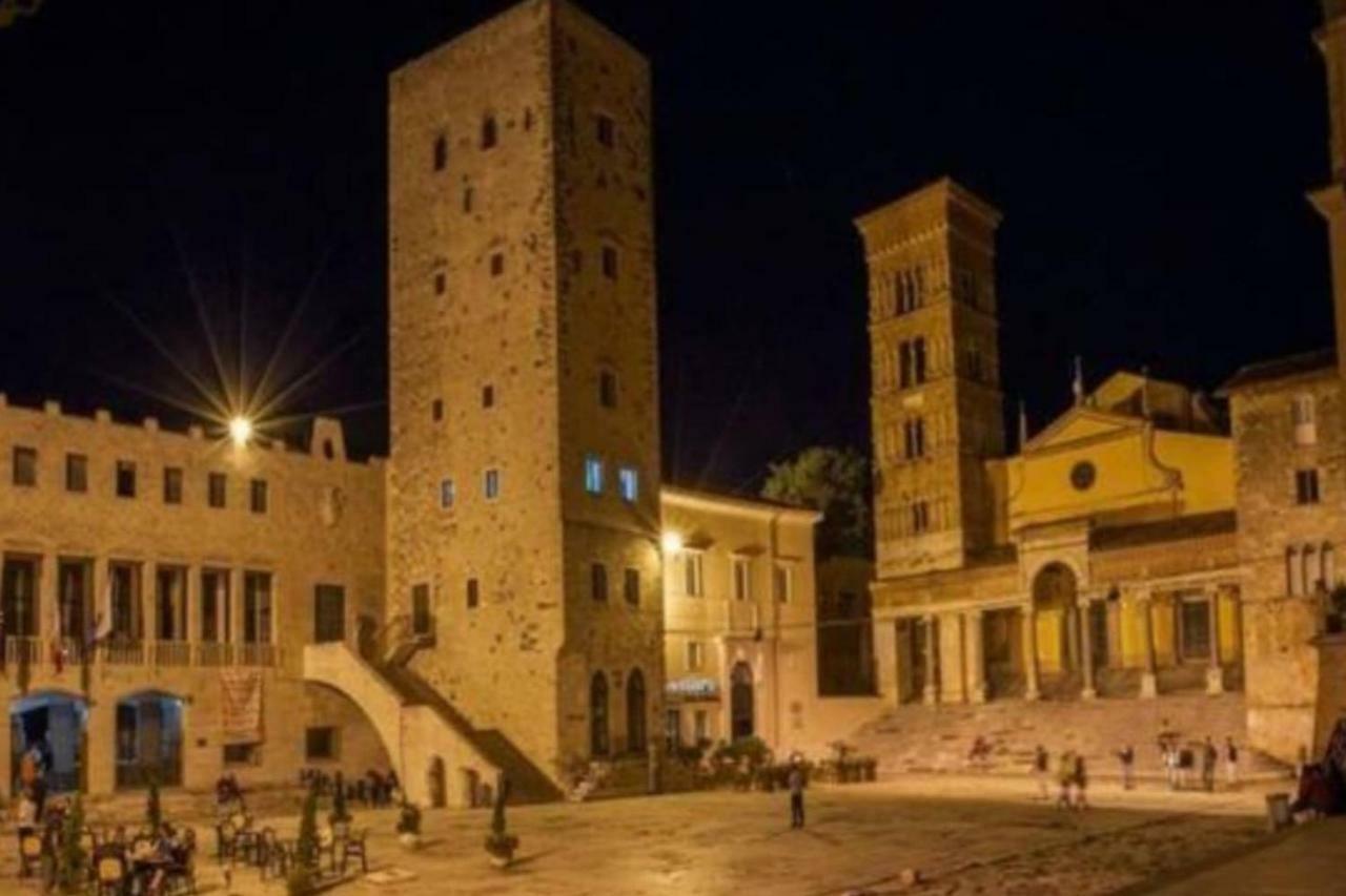 Art Deco City Center Near The Beach! Terracina Bagian luar foto
